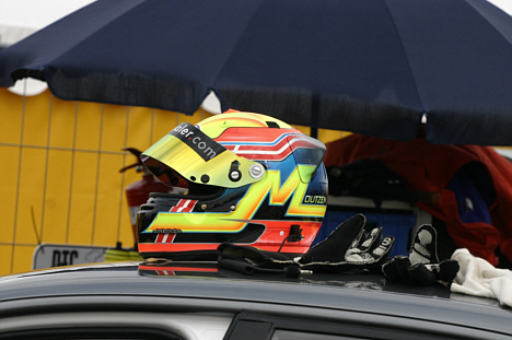 Denne hjelm kommer fremover til at ligge på en blå Chevrolet Lacetti DTC-racer.